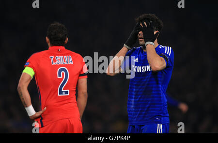 Diego Costa de Chelsea montre sa frustration après avoir été en appel pour une pénalité refusé Banque D'Images