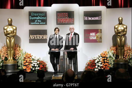 L'acteur Adrien Brody (à gauche) et le président de l'Académie des arts et des sciences de Motion Pictures, Frank Pierson, annoncent les nominations pour le meilleur scénario original. Banque D'Images