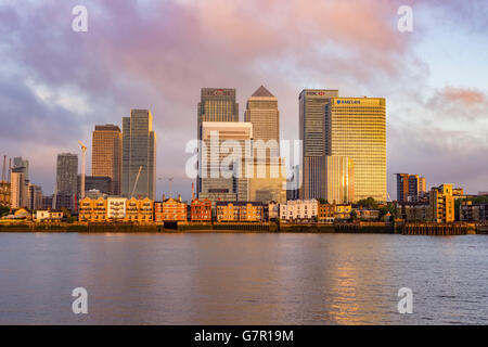 Londres, Angleterre - 13 juin 2016 : une vue de l'entreprise, Finances et Économie, district de London au lever du soleil. Banque D'Images