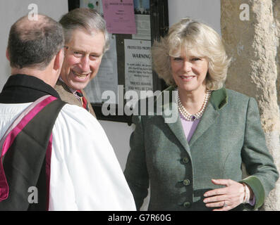 Prince de Galles et de Camilla Parker Bowles - service de l'église le dimanche de l'église Saint-Laurent Banque D'Images