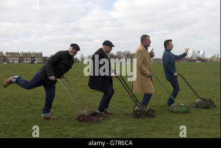 (Gauche - droite) Chris Foreman, Mark Bedford, Graham 'Souggs' McPherson et Daniel Woodgate de Madness sur Blackheath Common comme le groupe de promouvoir leur spectacle de tête de Festival d'OnBlackheath le dimanche 13 septembre. Banque D'Images