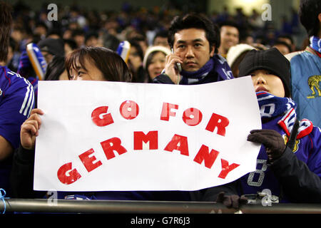 Football - coupe du monde 2006 qualification asiatique finale Groupe B - Japon / Corée du Nord - Saitama Stadium 2002. Fans japonais Banque D'Images