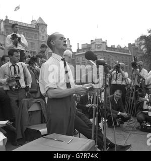 Parti communiste - manifestation de protestation de la guerre du Vietnam - Trafalgar Square, Londres Banque D'Images