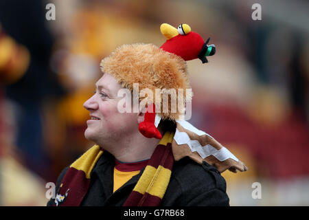 Un fan de Bradford City montre son soutien dans les stands avant le match lors du sixième tour de la coupe FA à Valley Parade, Bradford. APPUYEZ SUR ASSOCIATION photo. Date de la photo: Samedi 7 mars 2015. Voir PA Story FOOTBALL Bradford. Le crédit photo devrait se lire comme suit : Lynne Cameron/PA Wire. Banque D'Images