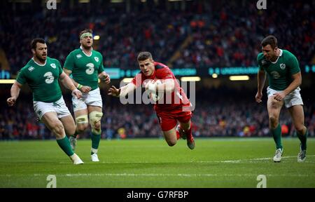 Rugby Union - 2015 RBS 6 Nations - pays de Galles / Irlande - Millennium Stadium.Scott Williams, du pays de Galles, a fait son premier essai lors du match des RBS 6 Nations au Millennium Stadium de Cardiff. Banque D'Images