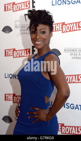 Victoria Ekanoye arrive à l'hôtel Mandarin Oriental Hyde Park de Londres, pour la première britannique du nouveau drame télévisuel The Royals, qui sera diffusé sur le E ! Chaîne de divertissement du mercredi 25 mars à 21:00. APPUYEZ SUR ASSOCIATION photo. Date de la photo: Mardi 24 mars 2015. Crédit photo devrait: Anthony Devlin/PA fil Banque D'Images