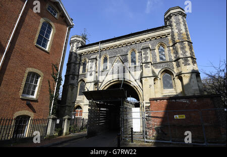 Lecture d'Abbey stock.Vue générale de l'ancienne porte de l'abbaye de Reading dans le centre-ville de Reading qui a été fondée par Henry I en 1121 Banque D'Images