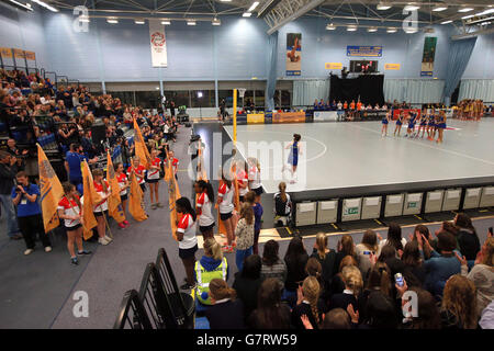 L'équipe de netball - Superleague - Baignoire v Manchester Thunder - Baignoire Sports Training Village Banque D'Images