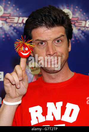 Nick Knowles, qui est l'un des participants célèbres qui doit apparaître à la BBC One Comic relief Fame Academy. Le spectacle sera diffusé dans la semaine précédant la Journée du nez rouge de Comic relief, qui se tiendra le 11 mars. Banque D'Images