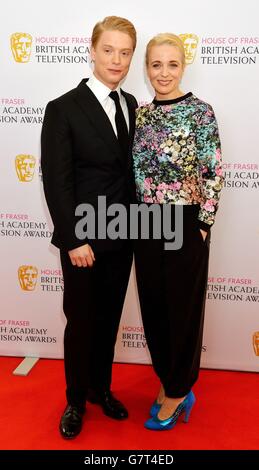 Amanda Abbington et Freddie Fox lors d'une séance photo pour annoncer les nominations pour les British Academy Television Awards à Piccadilly, Londres. Banque D'Images