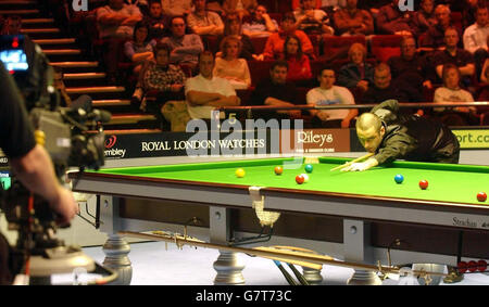 Snooker - The Masters 2005 - second Round - Ronnie O'Sullivan / Graeme Dott - Wembley Conference Centre. Ronnie O'Sullivan. Banque D'Images