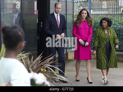 Le duc et la duchesse de Cambridge avec la baronne Doreen Lawrence, qui quittent le Stephen Lawrence Centre dans le sud de Londres après leur visite. Banque D'Images