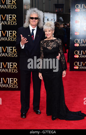 Bryan May et Anita Dobson assistent aux Olivier Awards au Royal Opera House, dans le centre de Londres.APPUYEZ SUR ASSOCIATION photo.Date de la photo: Dimanche 12 avril 2015.Voir l'histoire de PA SHOWBIZ Olivier.Le crédit photo devrait se lire comme suit : Ian West/PA Wire Banque D'Images