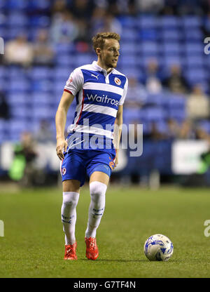 Football - Championnat Sky Bet - Reading v AFC Bournemouth - Madejski Stadium. Chris Gunter est à la lecture Banque D'Images