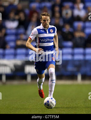 Football - Championnat Sky Bet - Reading v AFC Bournemouth - Madejski Stadium. Chris Gunter est à la lecture Banque D'Images