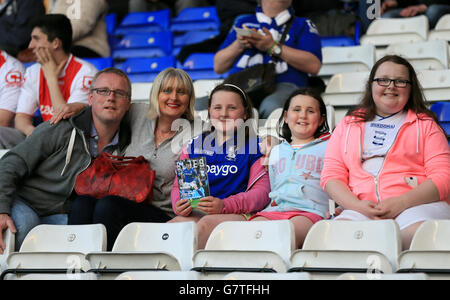 Football - Championnat Sky Bet - Birmingham City / Blackburn Rovers - St Andrews. Les fans de Birmingham City soutiennent leur équipe Banque D'Images