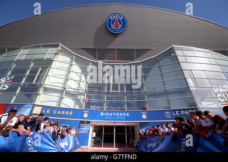 Football - Ligue des Champions - Quart de finale - Première étape - Paris Saint-Germain v Barcelone - Parc des Princes Banque D'Images
