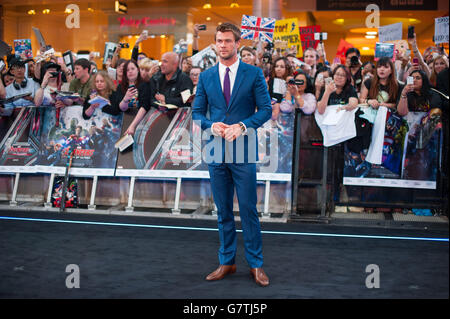 Chris Hemsworth assistant à la première européenne d'Avengers: Age of Ultron à vue Westfield, Shepherds Bush Green, Londres. Banque D'Images