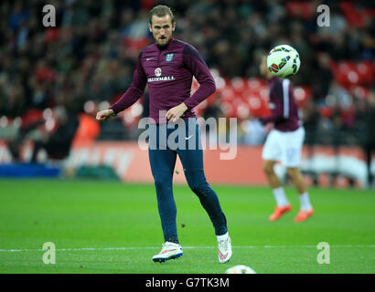 Football - UEFA Euro 2016 - qualification - Groupe E - Angleterre / Lituanie - Stade Wembley.Harry Kane, en Angleterre, se réchauffe avant le match de qualification de l'UEFA 2016, groupe E, au stade Wembley, à Londres. Banque D'Images