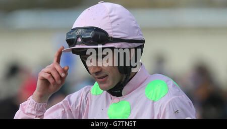 Ruby Walsh célèbre après avoir guidé Sempre Medici vers la victoire dans l'obstacle Rathbarry & Glenview Studs Novice lors de la BoyleSports Irish Grand National Day au Fairyhouse Racecourse, Ratoath, Co. Meath. Banque D'Images