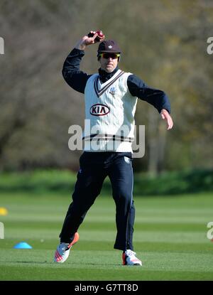 Kevin Pietersen, de Surrey, se réchauffe avant le match de 3 jours de non-première classe aux Parcs, à Oxford. Banque D'Images