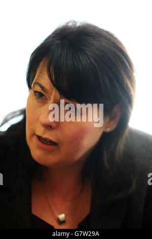 Sinn Fein candidate pour Fermanagh et South Tyrone Michelle GilderNew dans les bureaux Sinn Fein sur la rue irlandaise à Dungannon, Co. Tyrone. Banque D'Images