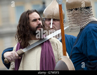 'La passion de Jésus' est interprétée aux foules à Trafalgar Square, Londres, le Vendredi Saint par les acteurs des Wintershall joueurs. Banque D'Images