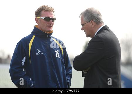 Directeur du cricket Dougie Brown (à gauche) et président Norman Gascoigne (à droite) pendant la journée des médias à Edgbaston, Birmingham. Banque D'Images