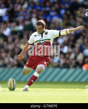 Stephen Myler de Northampton Saints fait une pénalité lors du match de Premiership d'Aviva à Stadium:mk, Milton Keynes. Banque D'Images