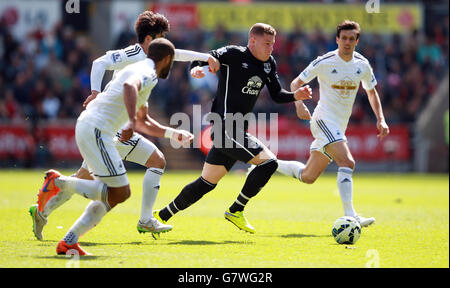 Football - Barclays Premier League - Swansea City v Everton - Liberty Stadium. Ross Barkley d'Everton en action. Banque D'Images