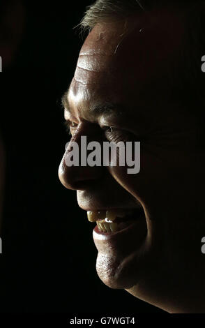 Nigel Farage, dirigeant de l'UKIP, parle au Centre communautaire de Coppins lors d'une visite de campagne électorale générale à Clacton-on-Sea dans l'Essex. Banque D'Images