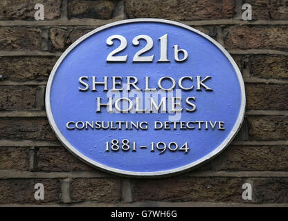 Une plaque bleue sur le musée Sherlock Holmes à Baker Street, Londres. Banque D'Images