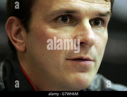 Dietmar Hamann de Liverpool parle aux médias. Liverpool affronte Chelsea à la finale de la coupe de Carling à Cardiff, dimanche. Banque D'Images