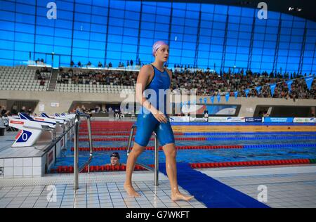 Francesca Halsall s'éloigne de la piscine après avoir gagné la chaleur de 50 m libre de ses femmes lors des championnats britanniques de natation au Centre aquatique de Londres, Londres. Banque D'Images