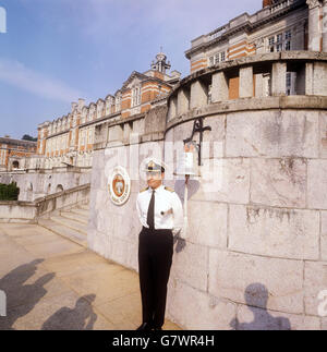 Bâtiments et points de repère - Le Capitaine Allan Gordon Tait - Britannia Royal Naval College - Dartmouth Banque D'Images