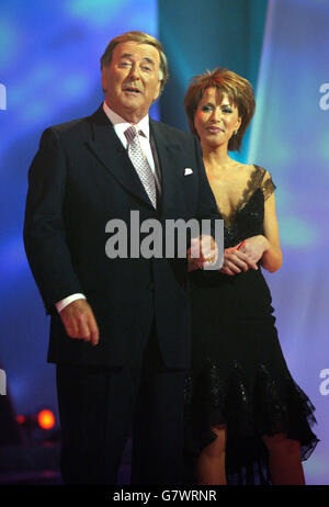 Eurovision Song Contest - faites votre choix - BBC Television Center.Hôtes Terry Wogan et Natasha Kaplinsky. Banque D'Images