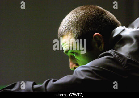 Le Ronnie O'Sullivan d'Angleterre en action lors du premier tour des CityWest Irish Masters match contre Stephen Maguire d'Écosse. Banque D'Images