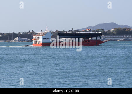 Seabridge Ferry Sealink transportant Superyacht hull Cygnus montanus Banque D'Images