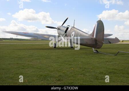 A Mark 1 Vickers Supermarine Spitfire, lors d'un photocall, un IWM Duxford, autrefois utilisé par un vétéran de la Great Escape et restauré de manière laborieusement sur cinq ans, devrait atteindre &Acirc;&livre;2.5 millions aux enchères,Quand il va sous le marteau chez Christie's à Londres dans la vente exceptionnelle le 9 juillet. Banque D'Images