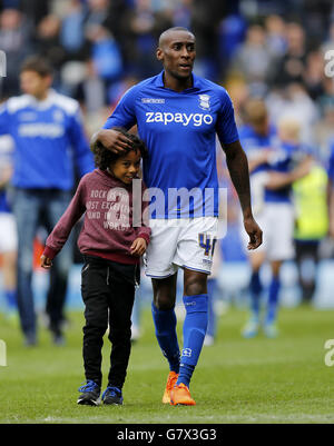 Football - Championnat Sky Bet - Birmingham City / Charlton Athletic - St Andrew's.Lloyd Dyer de Birmingham City pendant le tour d'honneur après le match Banque D'Images