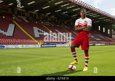 Football - Charlton Athletic Photocall 2014/15 - The Valley. Joseph Gomez, Charlton Athletic Banque D'Images