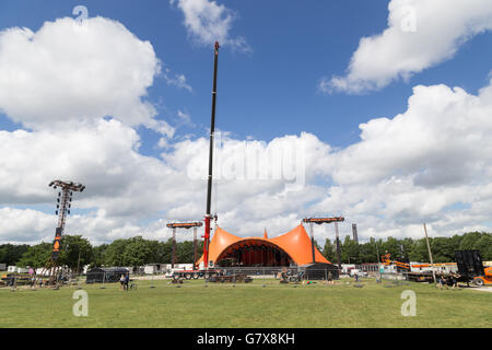 Roskilde, Danemark - 26 juin 2016 : l'étape orange sous construction pour Roskilde Festival 2016 Banque D'Images