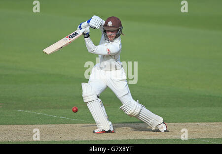 Cricket - LV= Championnat du comté - Division 2 - Surrey / Leicestershire - The Kia Oval.Rory Burns de Surrey dans des actions de coups de bâton contre Leicestershire. Banque D'Images