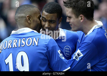 Football - FA Barclays Premiership - Birmingham City / Aston Villa - St Andrews.Julian Gray, de Birmingham City, célèbre avec ses coéquipiers Clinton Morrison (à gauche) et Darren carter (à droite) après avoir obtenu le deuxième but. Banque D'Images