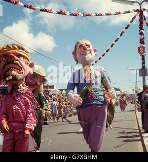 Divertissement - défilé de la bataille des fleurs - Jersey.Figures de têtes géantes pendant le défilé de la bataille des fleurs à Jersey. Banque D'Images