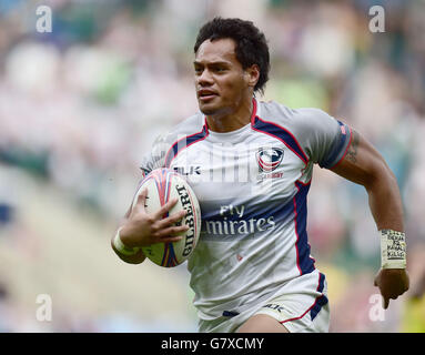 Rugby Union - Marriott London Sevens - deuxième jour - Twickenham Stadium.Etats-Unis d'Amérique Maka Utufe sur le chemin de marquer un essai pendant le Marriott London Sevens au stade de Twickenham, Londres. Banque D'Images