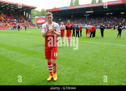 Soccer - Sky Bet Championship - Charlton Athletic / AFC Bournemouth - The Valley.L'église Simon de Charlton Athletic pendant le tour d'honneur après le match Banque D'Images