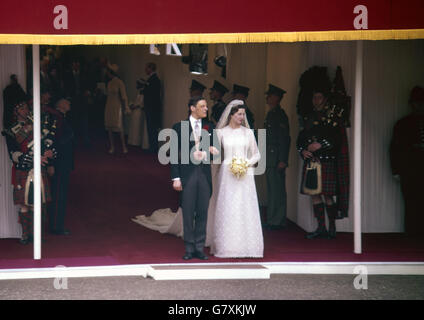 Image - Princesse Alexandra et Angus Ogilvy Mariage - Londres Banque D'Images