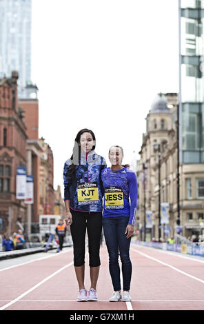 Katarina Johnson-Thompson et Jessica Ennis-Hill lors d'une séance photo pour les Grands CityGames sur le circuit Great CityGames de Manchester, Deansgate, Manchester. APPUYEZ SUR ASSOCIATION photo. Date de la photo: Vendredi 8 mai 2015. Voir PA Story ATHLETICS Manchester. Le crédit photo devrait se lire comme suit : Barrington Coombs/PA Wire Banque D'Images