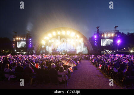 Une vue générale du VE Day 70: Un concert Party to Remember sur Horse Guards Parade, Whitehall, Londres. Banque D'Images